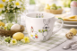 Preview: Ostertasse „Happy Easter“ mit Hase und Huhn auf gedecktem Ostertisch mit Frühlingsdekoration