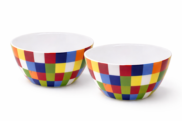 Zwei bunte Porzellan Schalen im modernen Karomuster auf weißem Hintergrund – farbenfrohes Bowl Set ideal für Frühstück, Dessert oder Müsli.