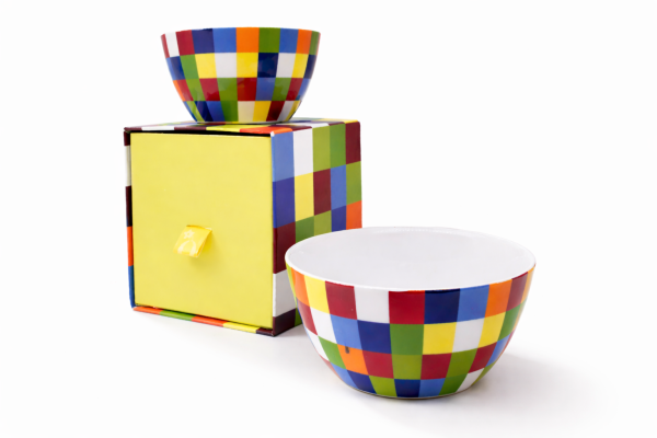 Bunt kariertes Porzellan Bowl Set im Geschenkkarton – moderne Schale mit farbigem Karomuster und dekorativer Geschenkbox, ideal als Geschenkidee.