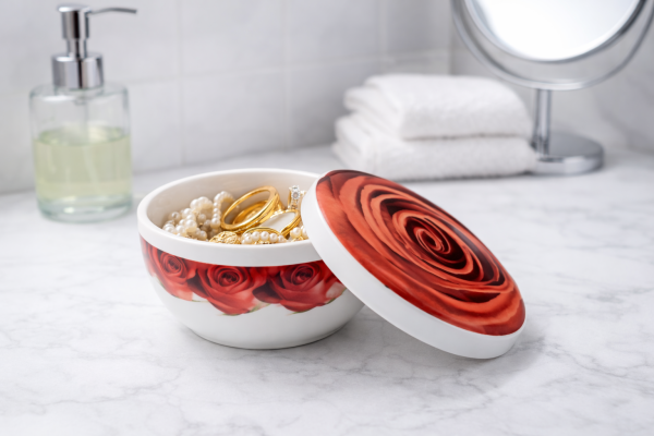 Porzellandose „La Rose“  – dekorative Schmuckdose mit Rosenmotiv